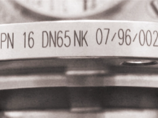 Ukázka průmyslového značení produktem Fiber Laser HGTECH LSF